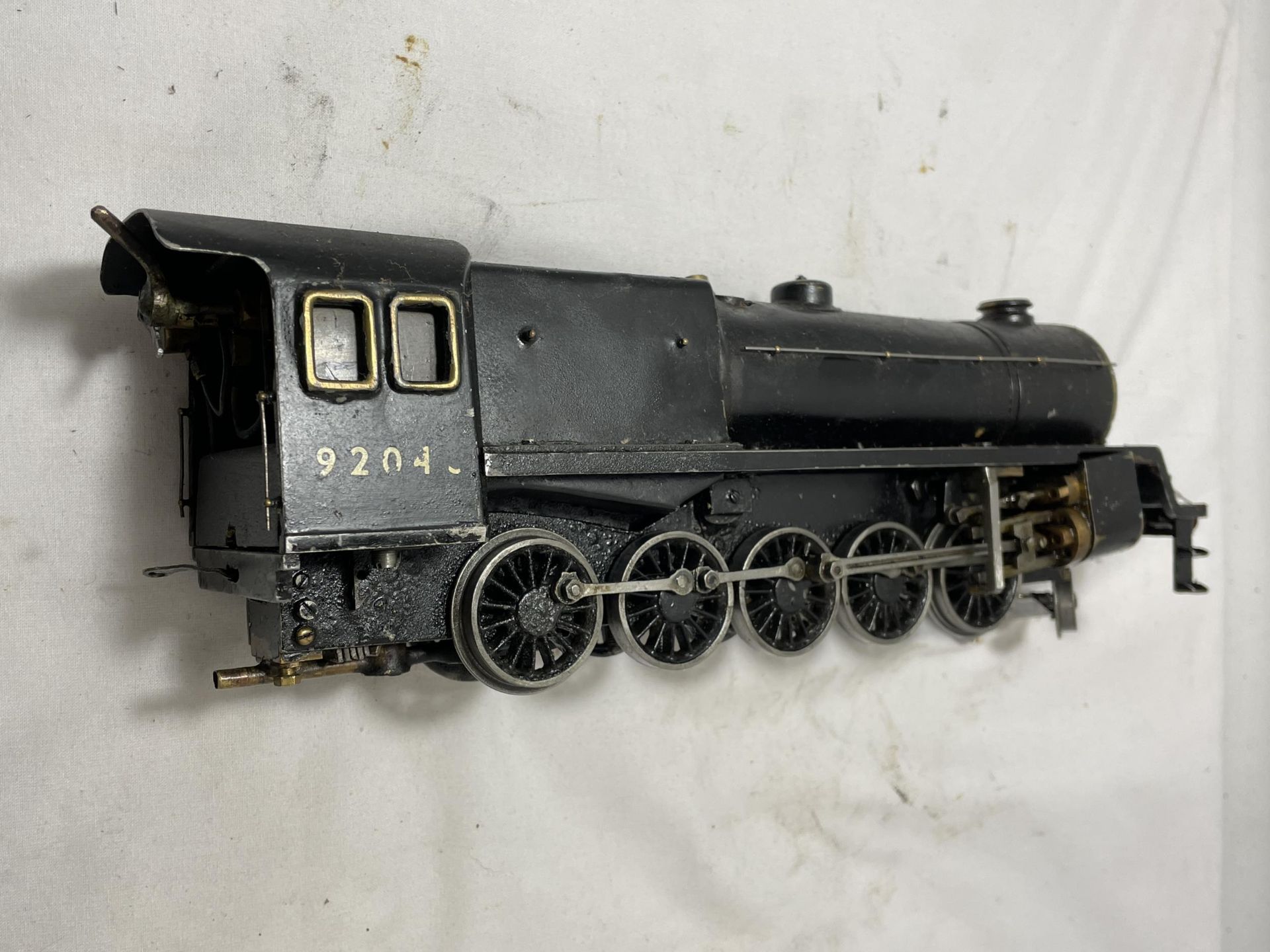 A SCRATCH BUILT LIVE STEAM 30 MM GAUGE 2-10-0 MODEL RAILWAY LOCOMOTIVE NUMBER 92043 IN BLACK LIVERY, - Image 2 of 5