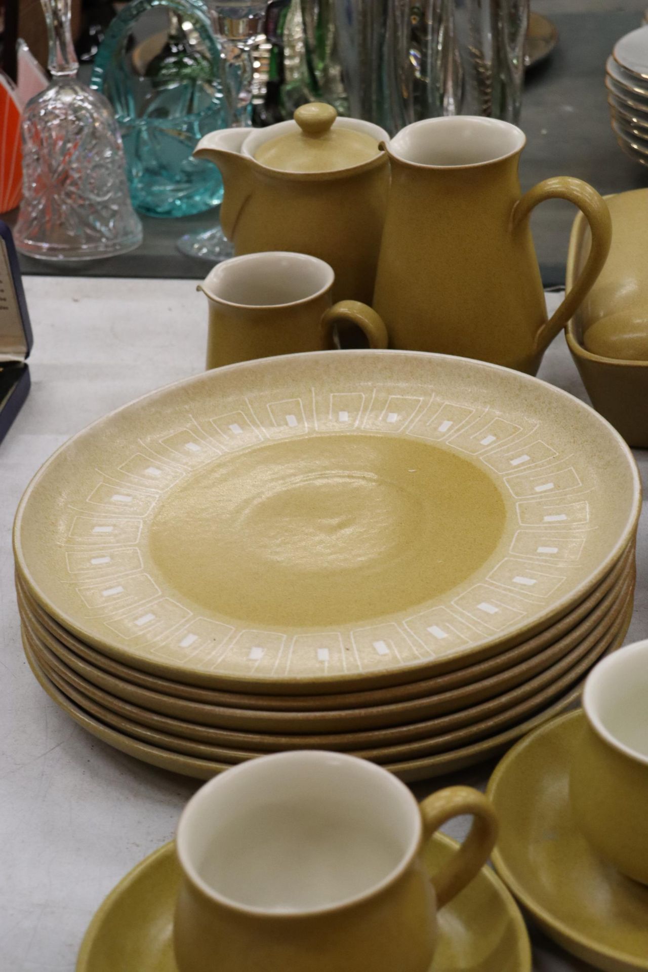 A DENBY MUSTARD COLOURED DINNER SERVICE, TO INCLUDE VARIOUS SIZES OF PLATES, A CASSEROLE DISH, - Image 6 of 9