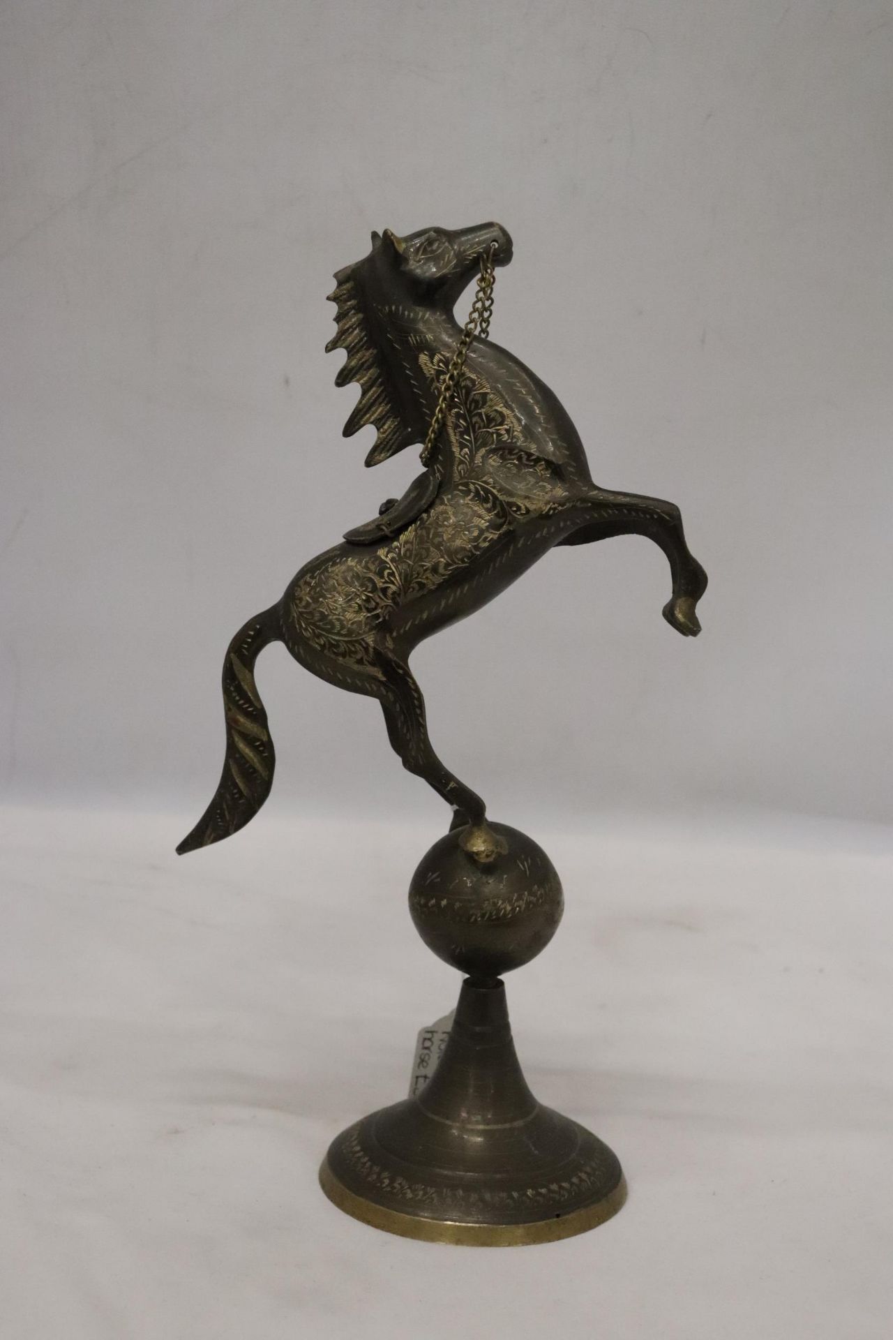 A VINTAGE BRASS ASIAN HORSE - Image 4 of 7