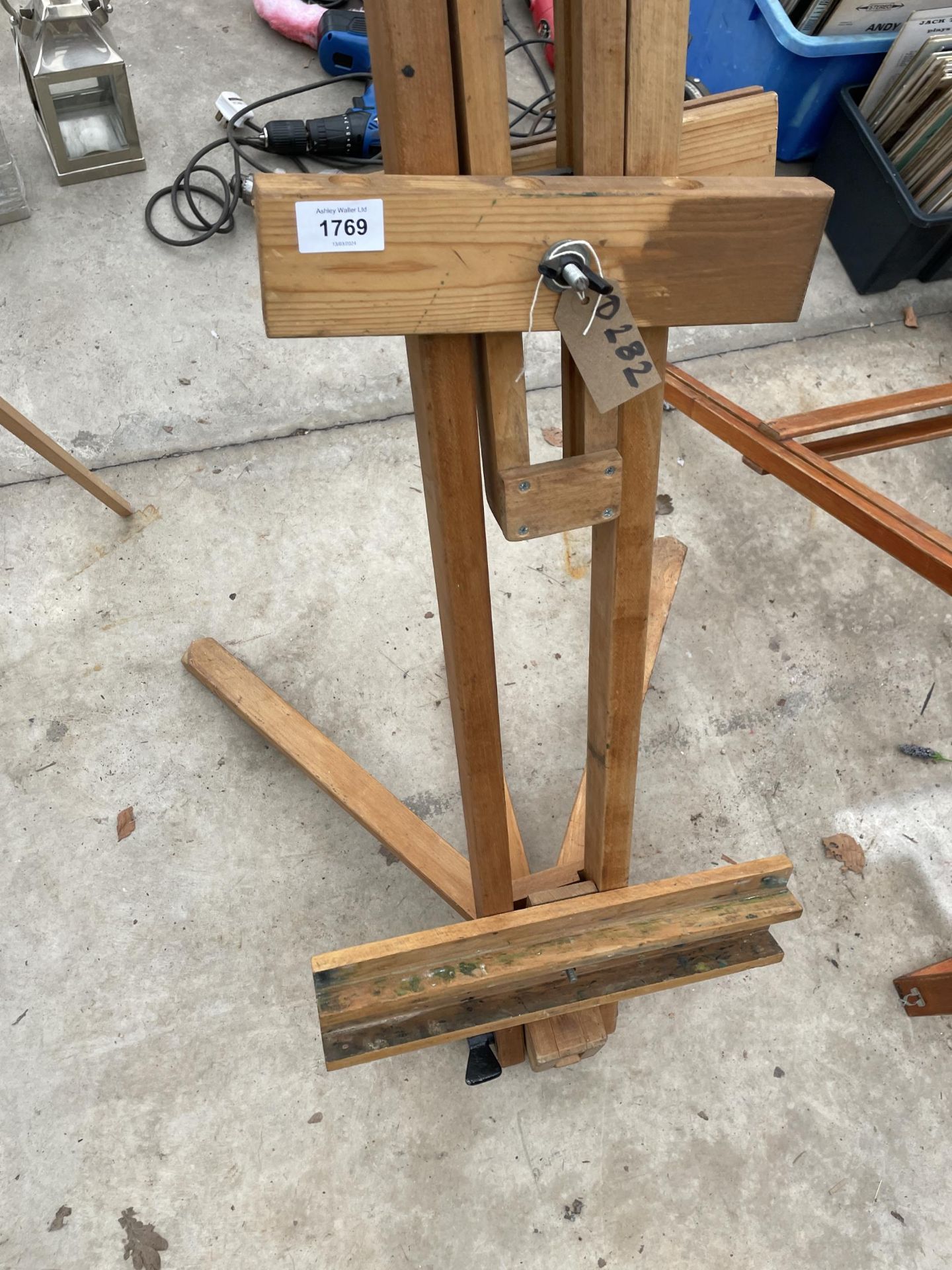 A WOODEN FOLDING ARTISTS EASEL - Image 2 of 2