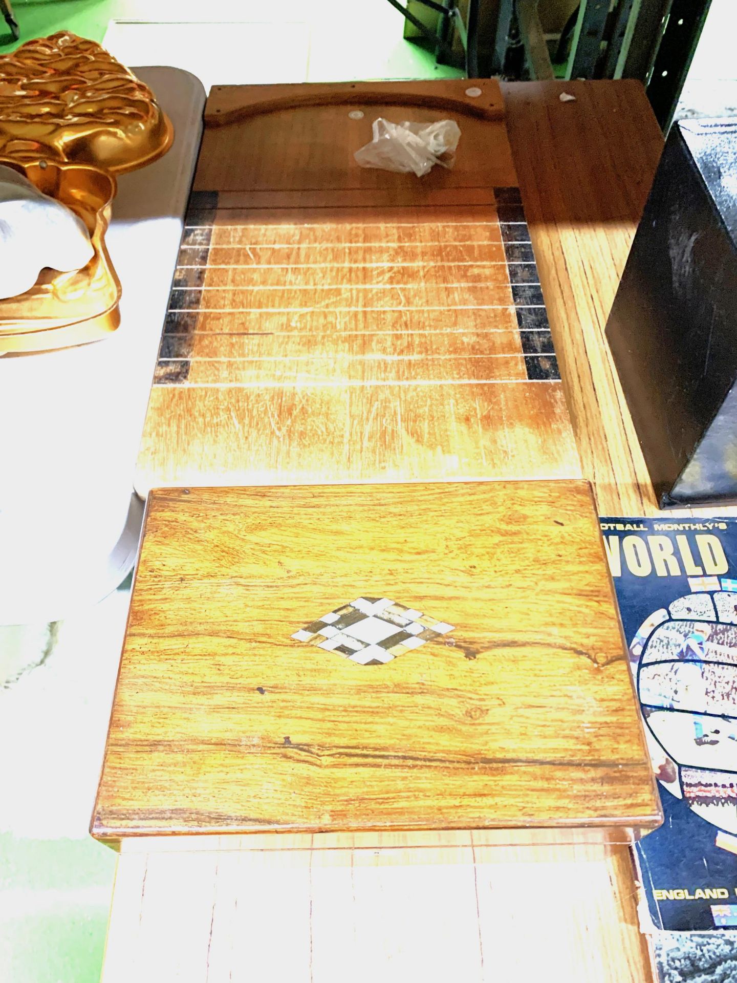 A VINTAGE MAHOGANY SEWING BOX WITH INNER COMPARTMENTS IN BLUE SILK AND A MIRROR - MIRROR A/F, INSIDE