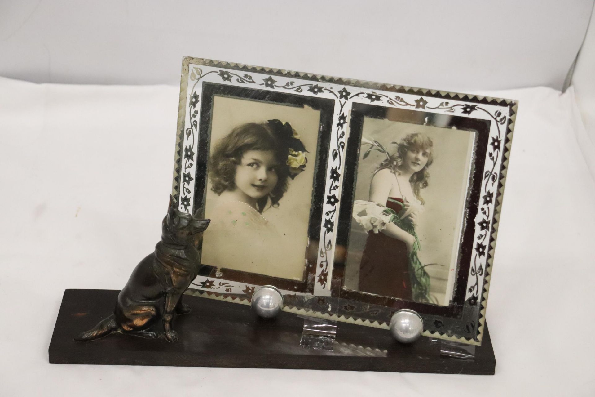 AN ART DECO DOUBLE PHOTO FRAME ON A PLINTH FEATURING A GERMAN SHEPHERD DOG FIGURE - Image 2 of 7