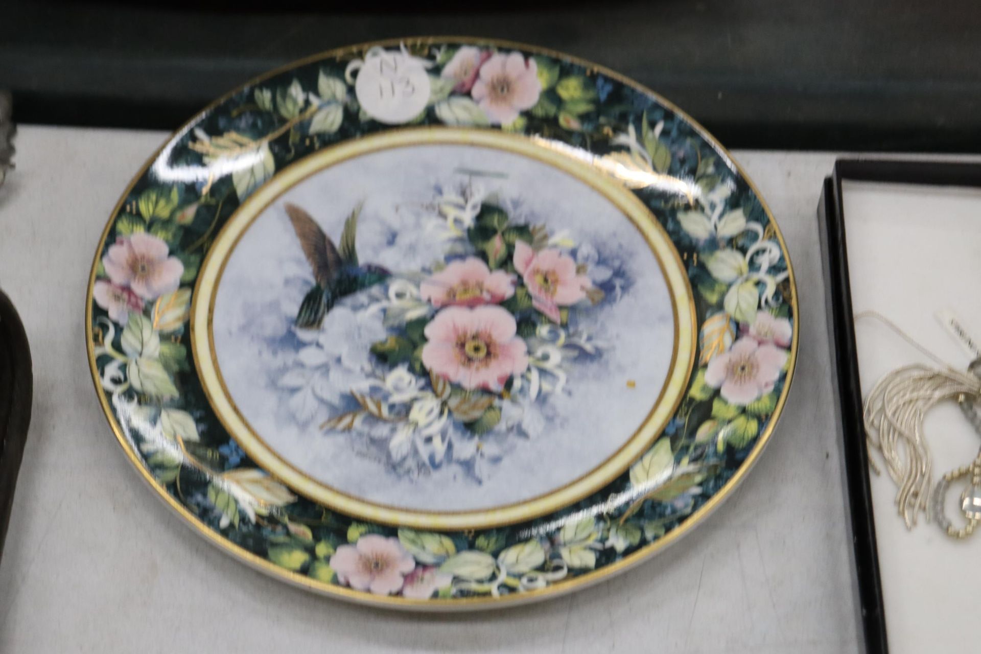 A SET OF SIX, FRANKLIN MINT, HUMMINGBIRD LIMITED EDITION CABINET PLATES, MOST WITH C. O. A'S - Image 9 of 9