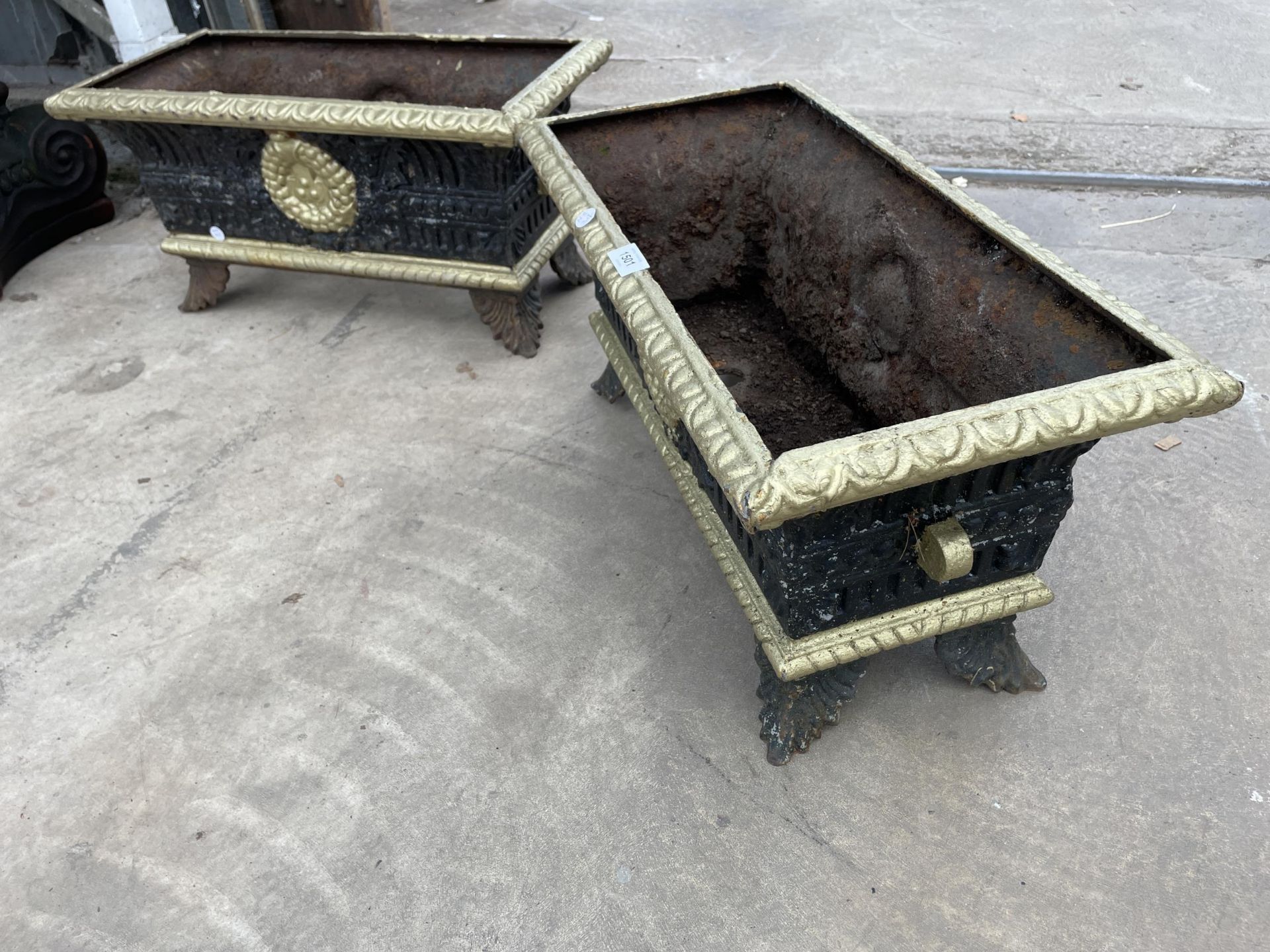 A PAIR OF VINTAGE DECORATIVE BLACK AND GOLD PAINTED CAST IRON TROUGH PLANTERS - Image 2 of 7