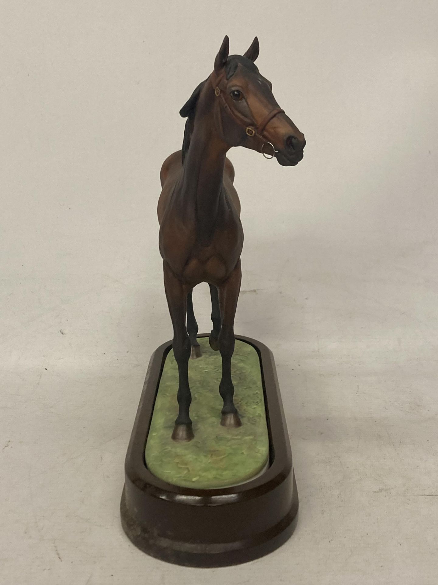 A ROYAL WORCESTER MODEL OF MILL REEF MODELLED BY DORIS LINDNER AND PRODUCED IN A LIMITED EDITION - Image 2 of 5