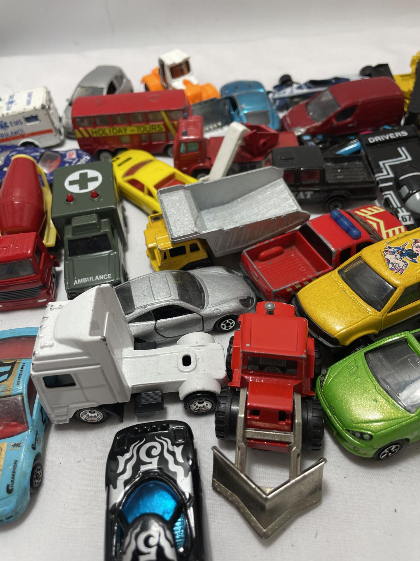 A LARGE COLLECTION OF DIECAST TOY VEHICLES TO INCLUDE SIKU AND MAJORETTE - Image 3 of 5