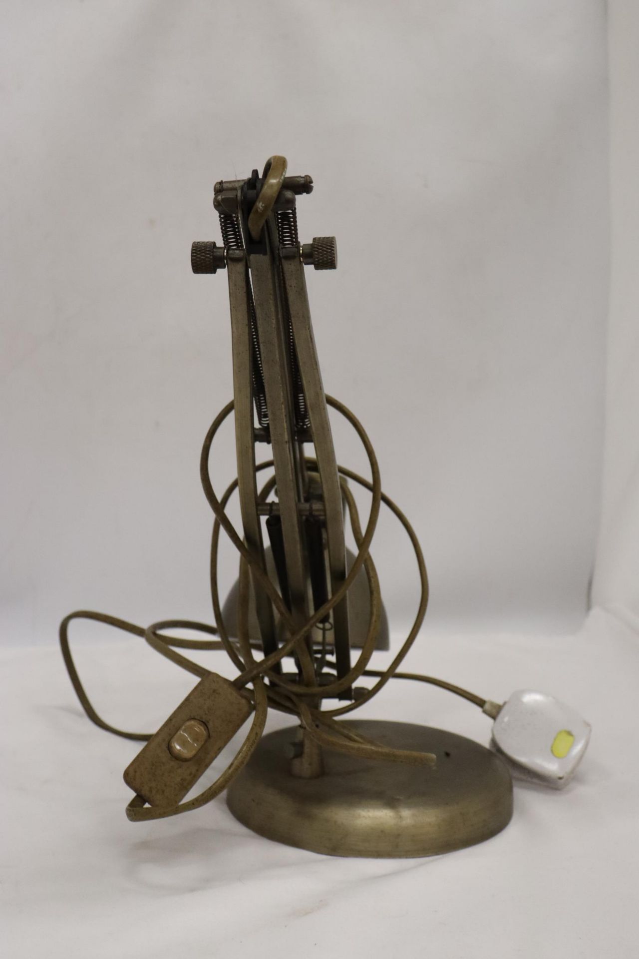 A VINTAGE METAL ANGLEPOISE LAMP - Image 3 of 7