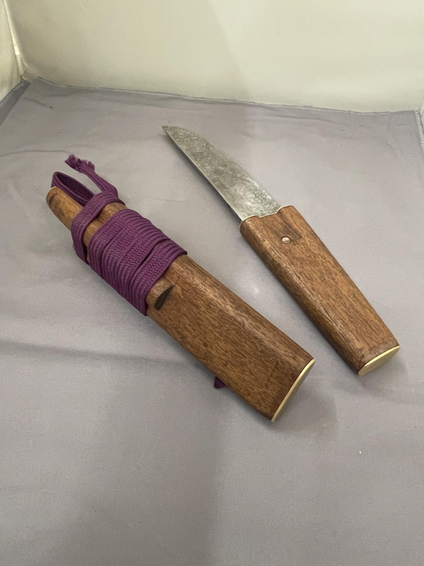 A VINTAGE JAPANESE TANTO WITH PURPLE SILK WRAP - Image 2 of 4