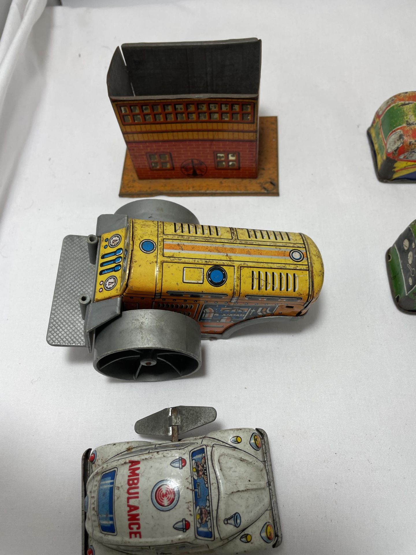 A QUANTITY OF VINTAGE TIN PLATE AND PLASTIC, FRICTION DRIVEN TOY VEHICLES FROM THE 1950'S/60'S - Image 3 of 5