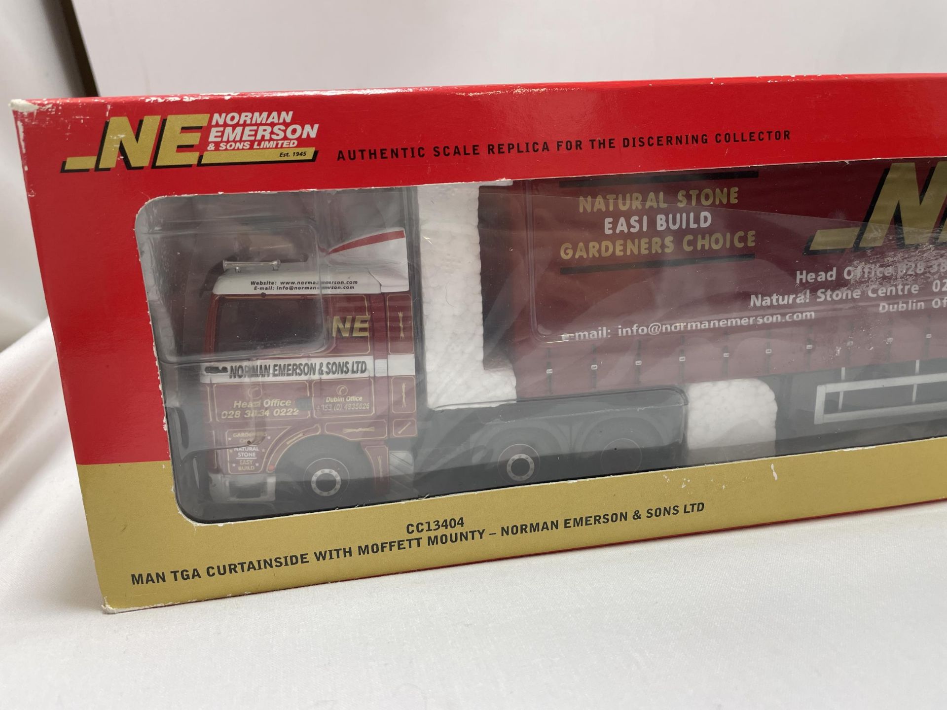 A BOXED CORGI LTD EDITION 1/50 SCALE, MAN TGA, CURTAINSIDE TRUCK WITH MOFFETT MOUNTY FORKLIFT - - Image 2 of 6