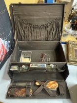 A GENTLEMAN'S TRAVEL CASE WITH CONTENTS TO INCLUDE BOTTLES AND BRUSHES WITH INDISTINCT LABEL TO LID