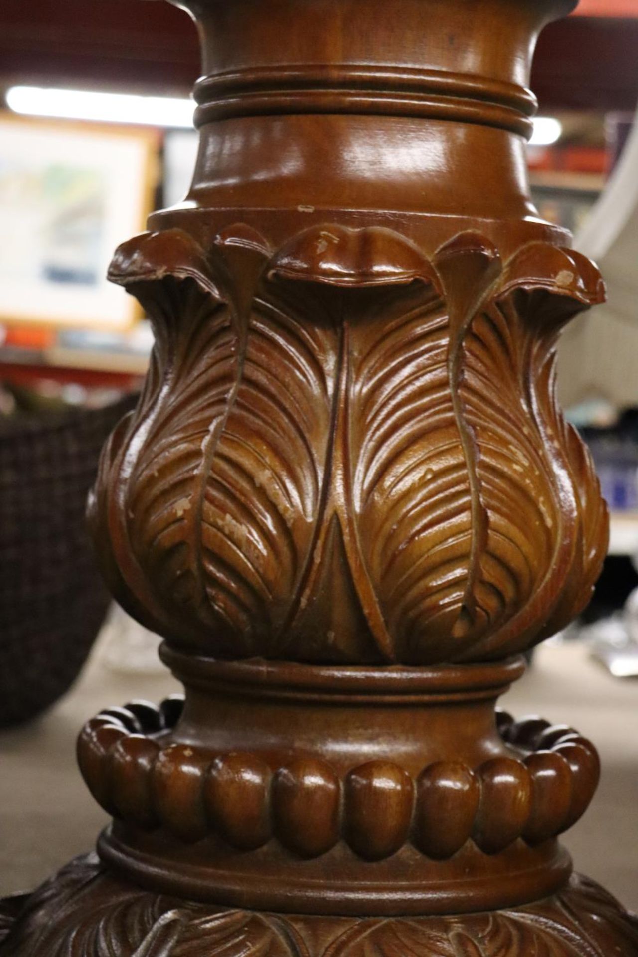 A VERY HEAVY CARVED WOODEN PLANT STAND, HEIGHT APPROX 50CM - Image 3 of 4
