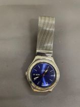 A SWATCH WRISTWATCH, WORKING AT TIME OF CATALOGUING, NO WARRANTY GIVEN