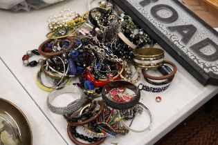 A QUANTITY OF COSTUME JEWELLERY TO INCLUDE BANGLES,NECKLACES, WATCHES, ETC.,