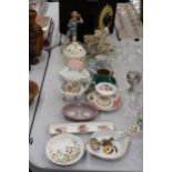 A QUANTITY OF CHINA AND CERAMICS TO INCLUDE AYNSLEY, A CAPODIMONTE FIGURE, A LILAC WEDGWOOD