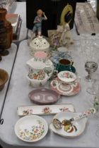 A QUANTITY OF CHINA AND CERAMICS TO INCLUDE AYNSLEY, A CAPODIMONTE FIGURE, A LILAC WEDGWOOD