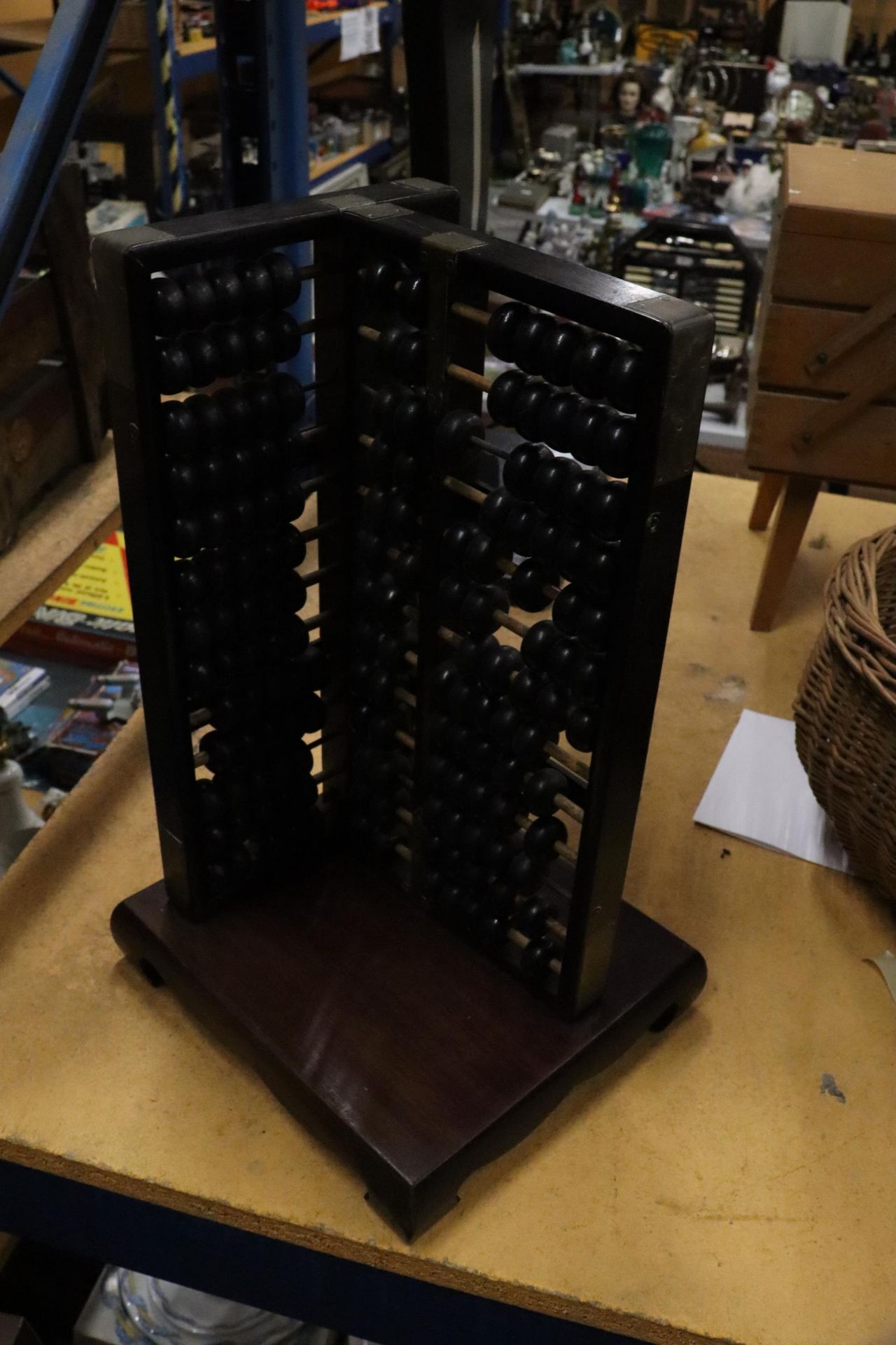 A LARGE VINTAGE WOODEN ABACUS WITH TWO SIDES OF BEADS, HEIGHT APPROX 42CM - Bild 4 aus 4