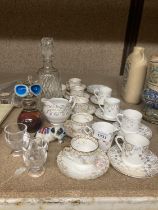 A QUANTITY OF VINTAGE CHINA CUPS AND SAUCERS TO INCLUDE CRESCENT AND PENDANT PLUS A DECANTER,