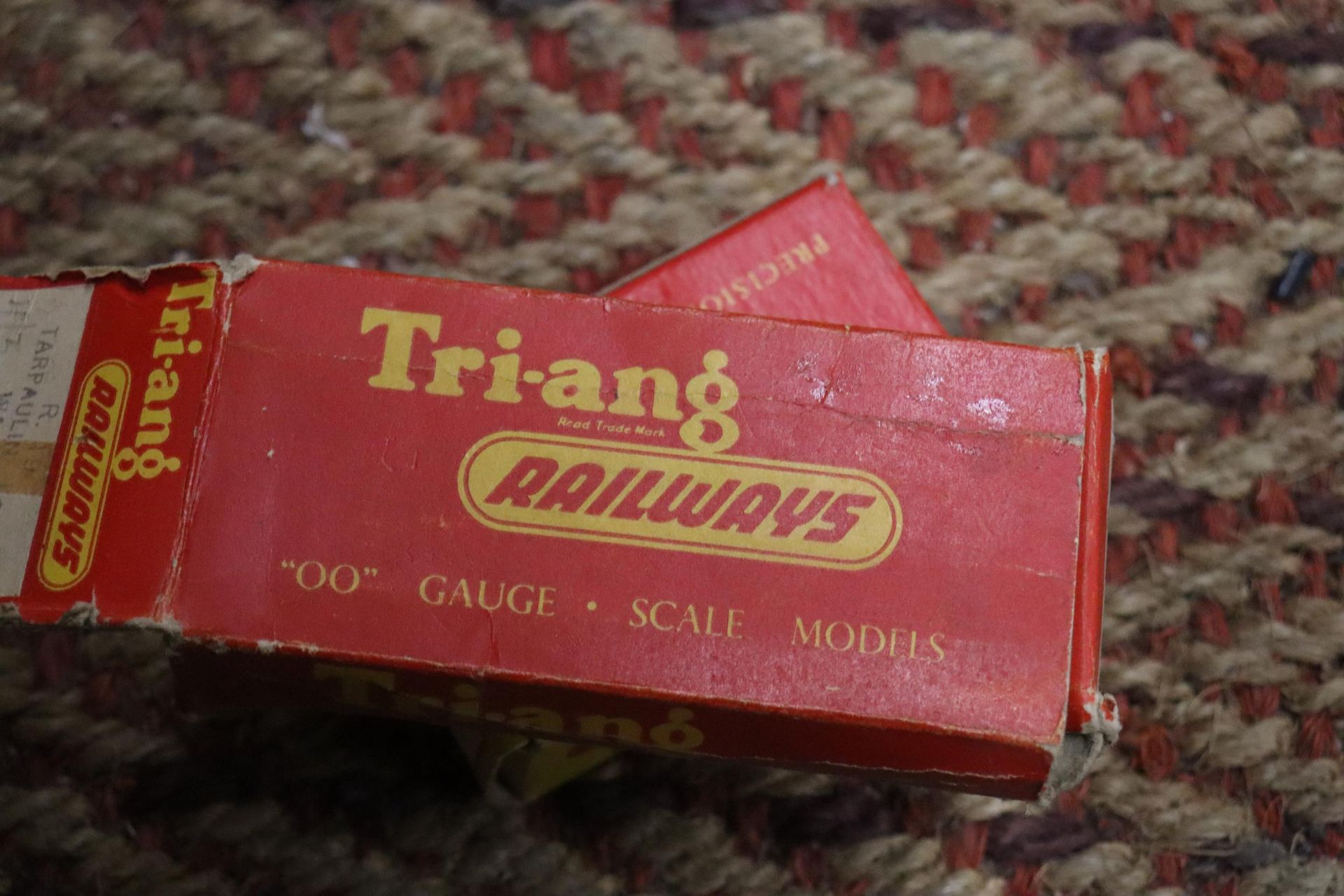 A COLLECTION OF TRI-ANG MODEL RAILWAY ITEMS TO INCLUDE TRACK, WAGONS, CONTROL SWITCHES, ETC - OO - Image 2 of 5