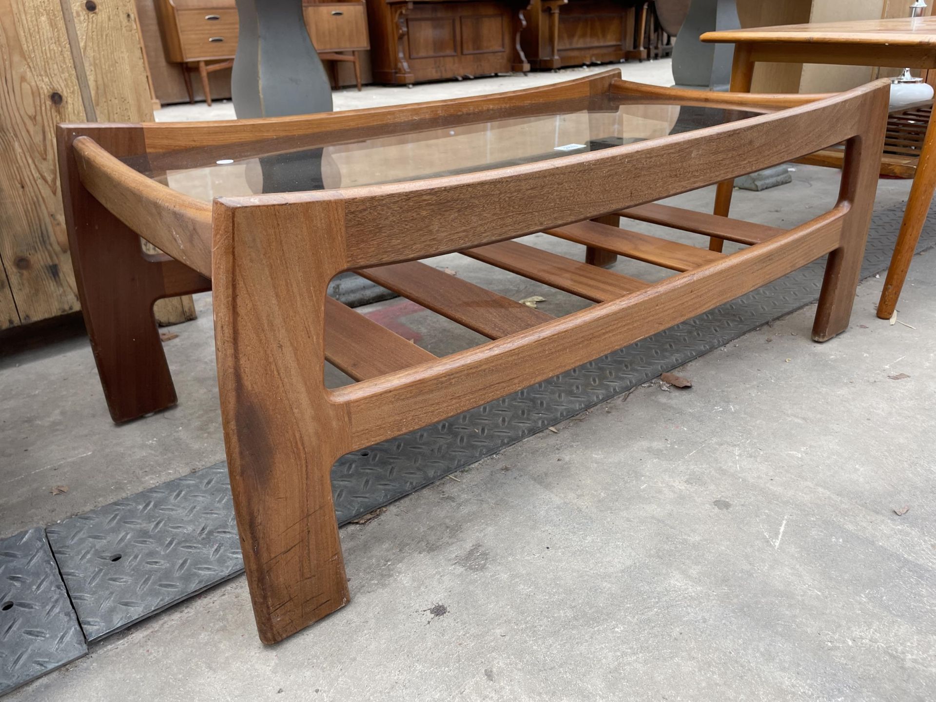 A RETRO TEAK G PLAN STYLE COFFEE TABLE WITH GLASS TOP AND MAGAZINE SHELF 39" X 21" - Image 2 of 3