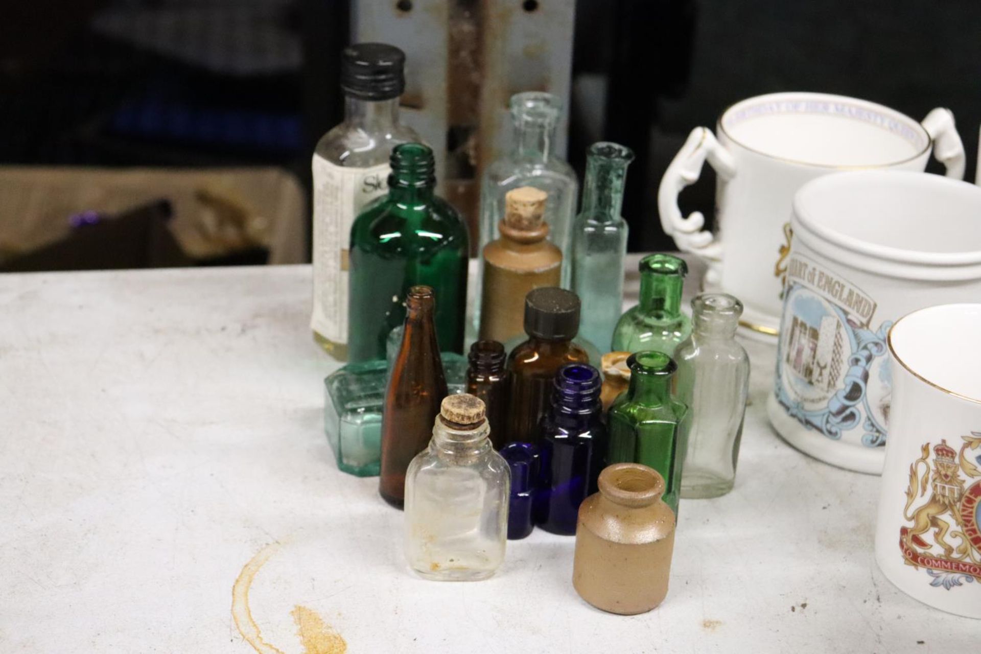 A LARGE QUANTITY OF VARIOUS COLOURED VINTAGE GLASS BOTTLES