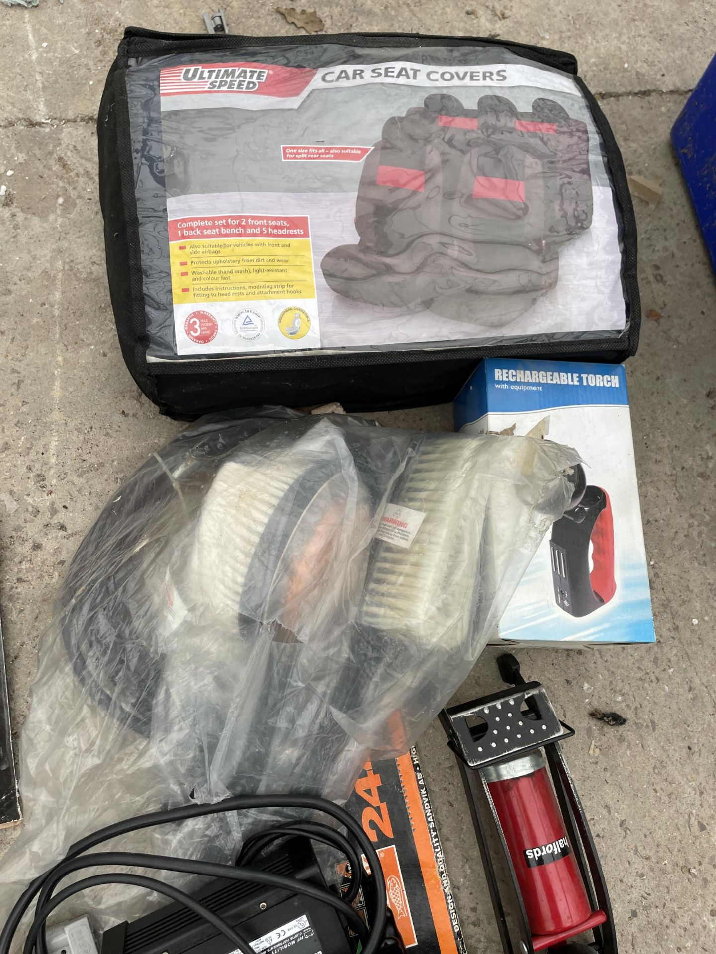 AN ASSORTMENT OF ITEMS TO INCLUDE CAR SEAT COVERS, A BLACK AND DECKER BATTERY DRILL AND A FOOT - Image 3 of 3