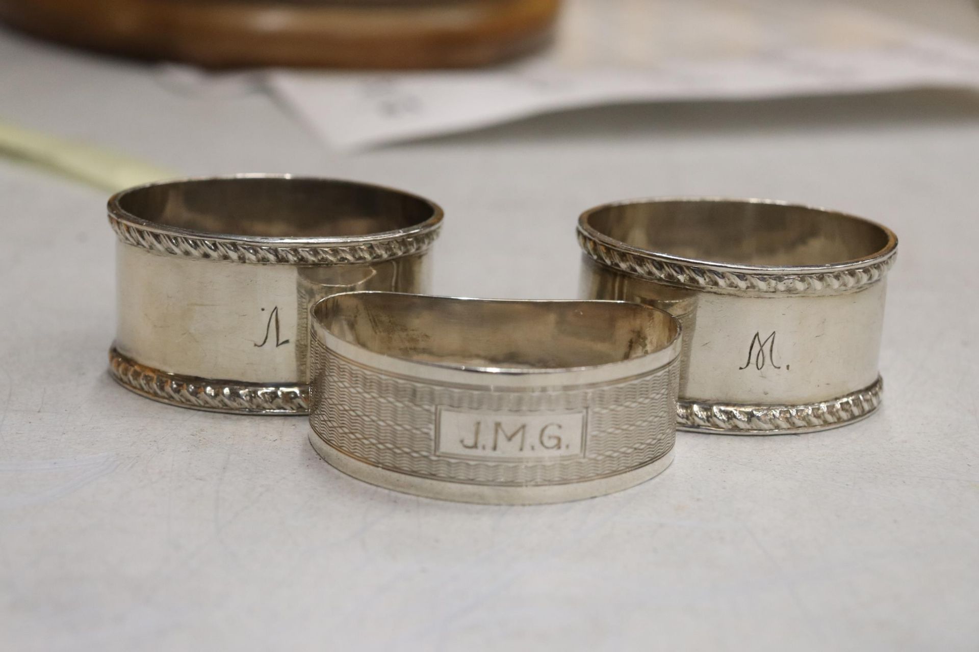 THREE HALLMARKED BIRMINGHAM SILVER NAPKIN RINGS GROSS WEIGHT 73.6 GRAMS - Image 2 of 5