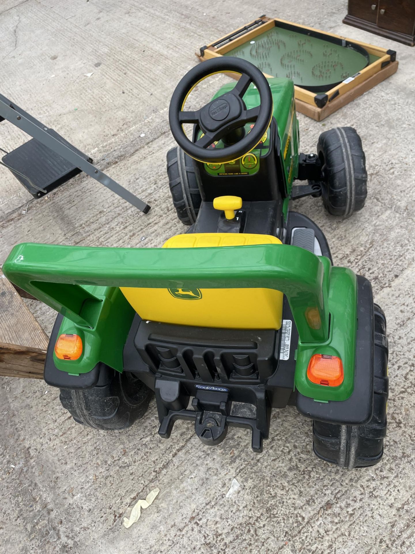 A JOHN DEERE POWER PULL RIDE ALONG ELECTRIC CHILDS TRACTOR - Image 3 of 3