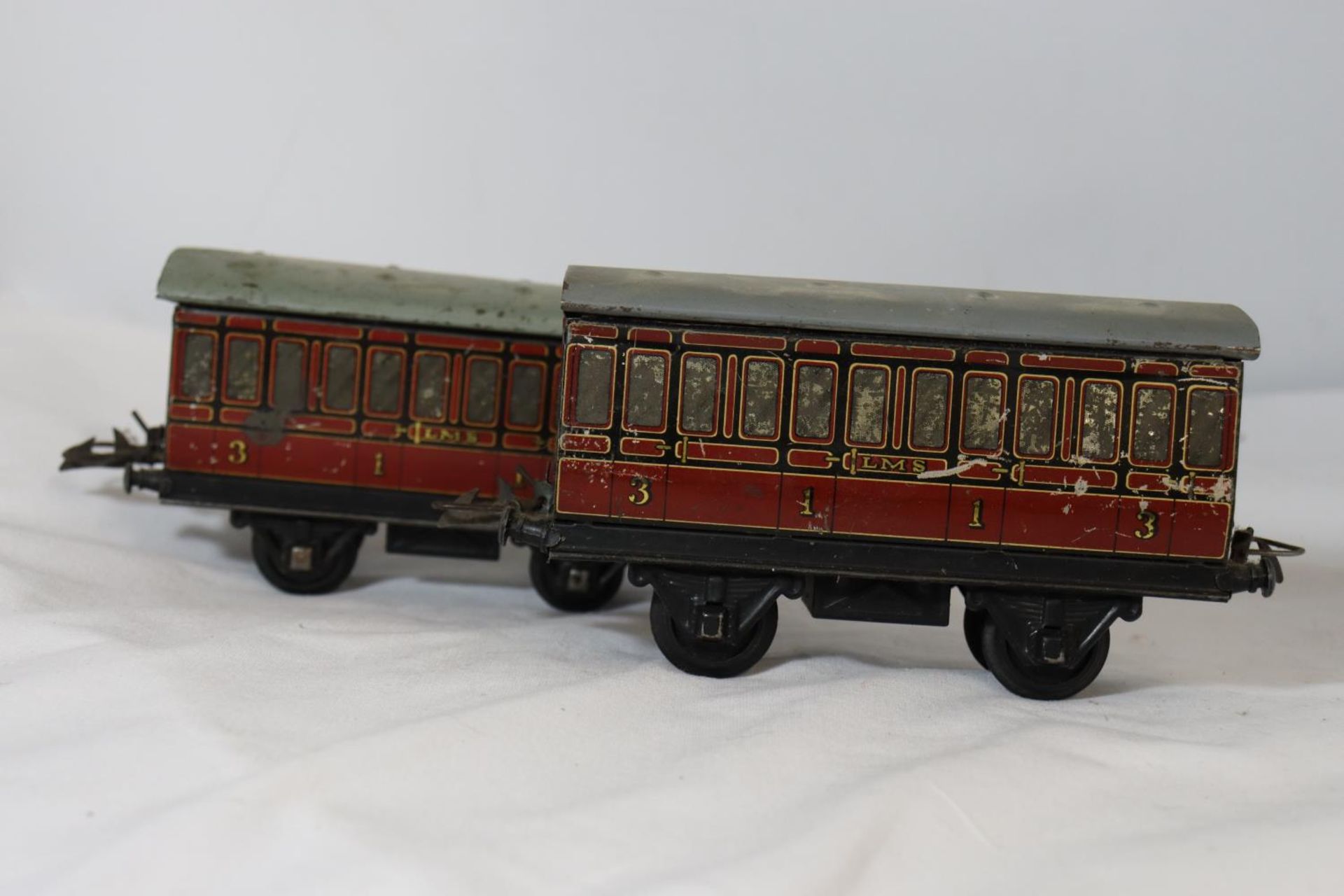 TWO HORNBY .30 GAUGE METAL RAILWAY CARRIAGES LENGTH 17 CM - Image 3 of 4