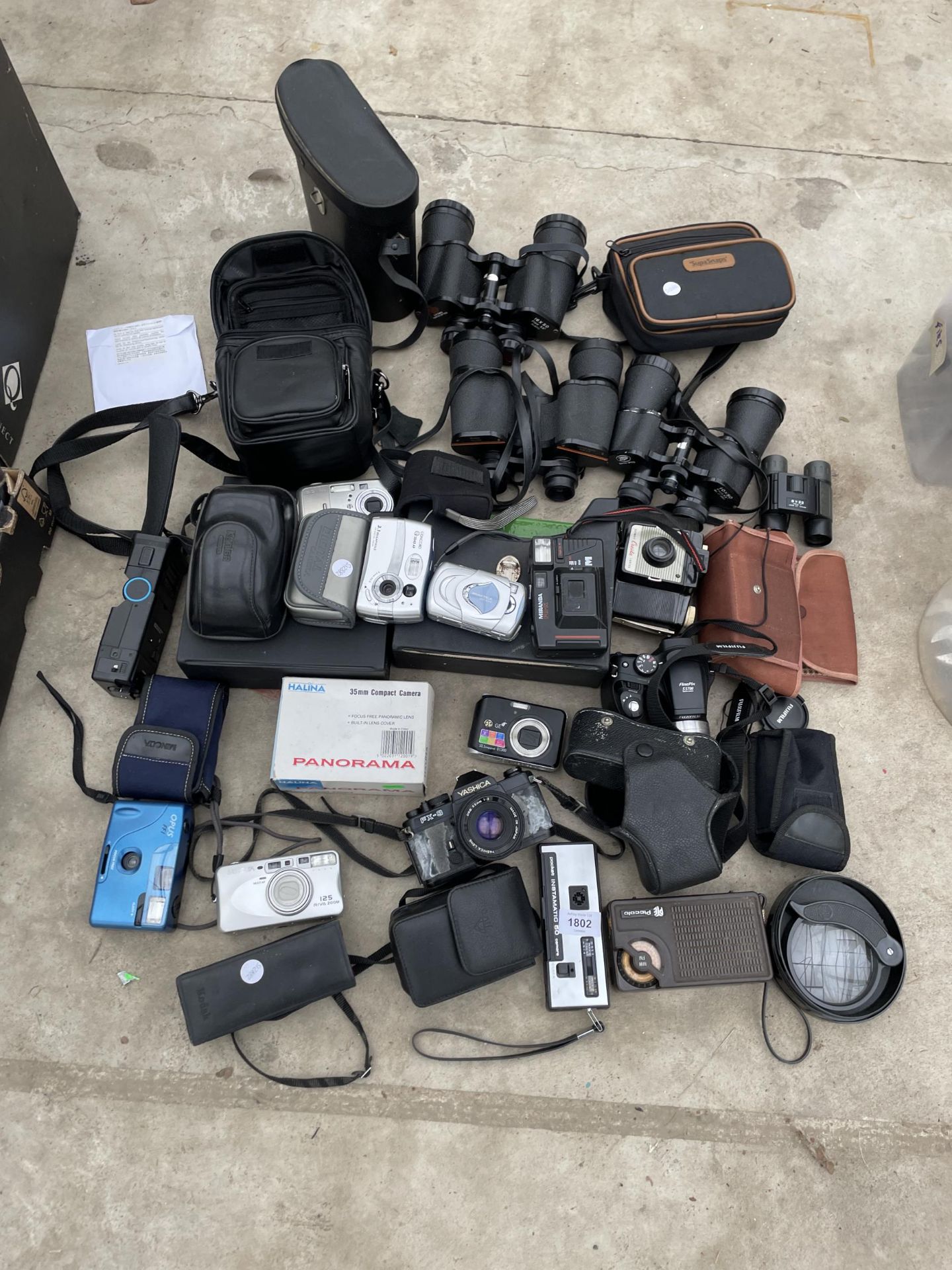 A LARGE ASSORTMENT OF VARIOUS CAMERAS AND BINOCULARS ETC