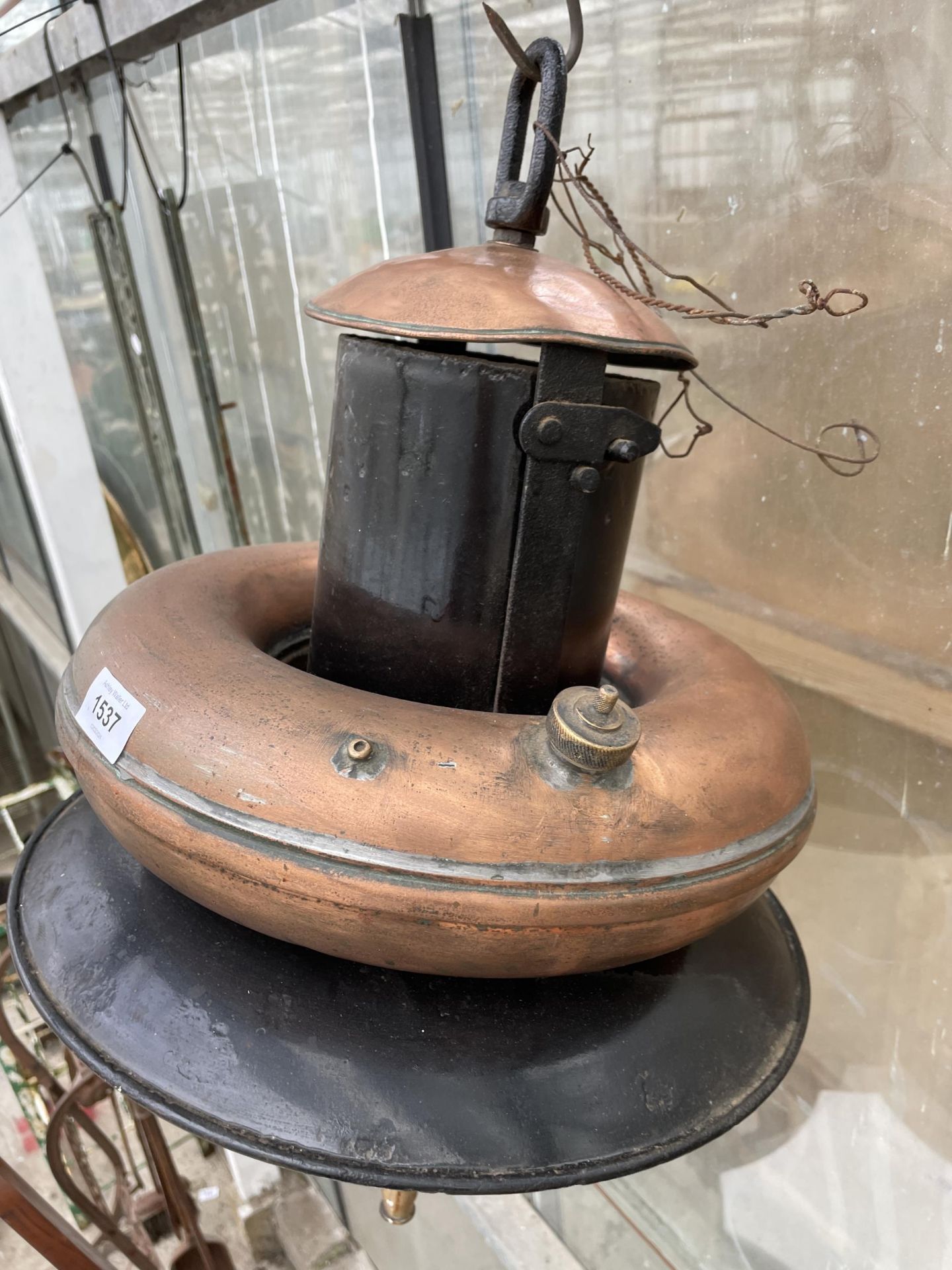 A VINTAGE COPPER AND STEEL HANGING PARAFIN LIGHT - Image 4 of 4