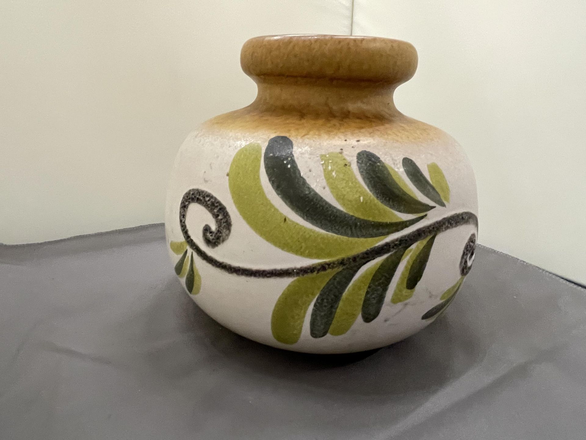 A VINTAGE 1960'S, SCHEURICH, WEST GERMAN VASE - Image 2 of 4