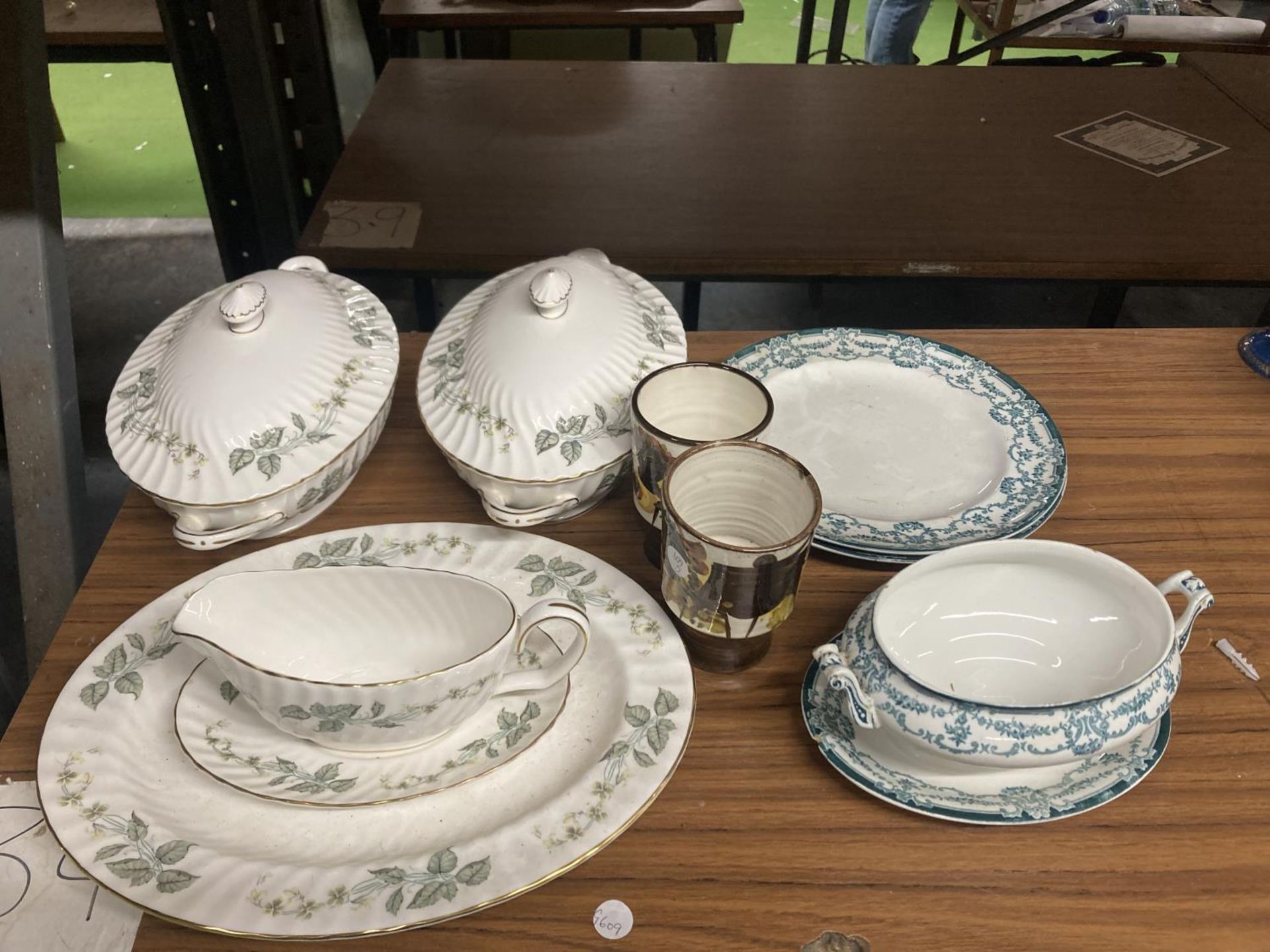 A COLLECTION OF MINTON TO INCLUDE TWO LIDDED SERVING DISHES, A JUG AND PLATE AND A MEAT PLATTER