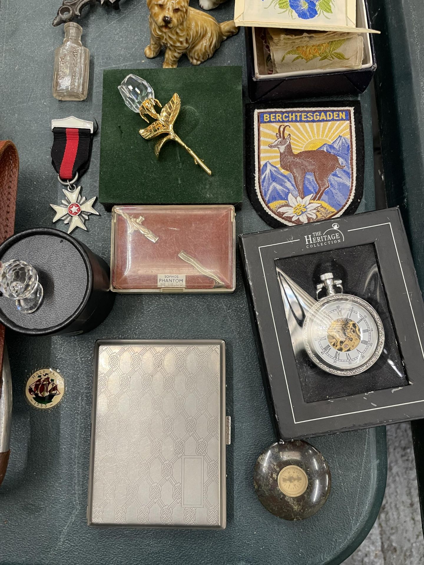 A MIXED LOT TO INCLUDE CIGARETTE CASES, SWAROVSKI FIGURES - A/F, SILK BADGES, A POCKET WATCH, DOG - Image 2 of 4