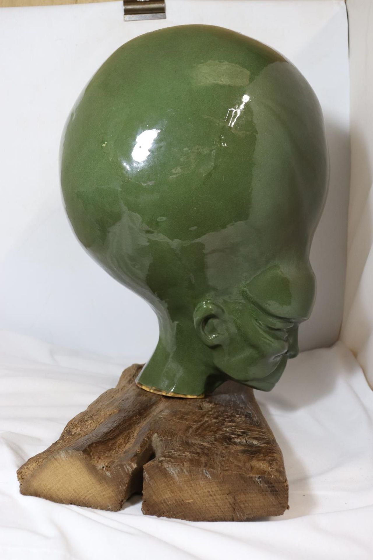 A FRANK HAMPSON INSPIRED MEKON CERAMIC HEAD. THE MEKON WAS DAN DARE AND EAGLE COMICS ARCH ENEMY. THE - Bild 5 aus 8