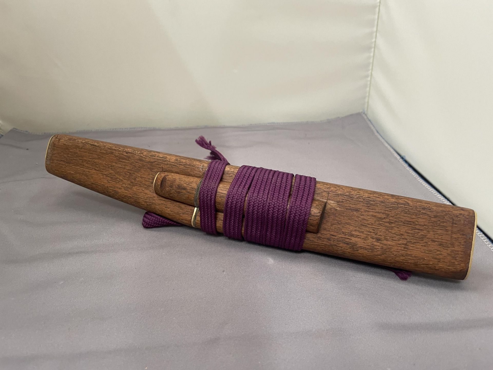 A VINTAGE JAPANESE TANTO WITH PURPLE SILK WRAP - Image 3 of 4