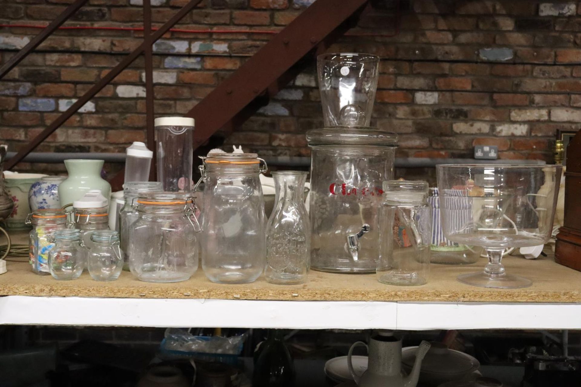 A QUANTITY OF GLASS KITCHEN ITEMS TO INCLUDE STORAGE JARS, VASE, FRUIT BOWL, ETC.,