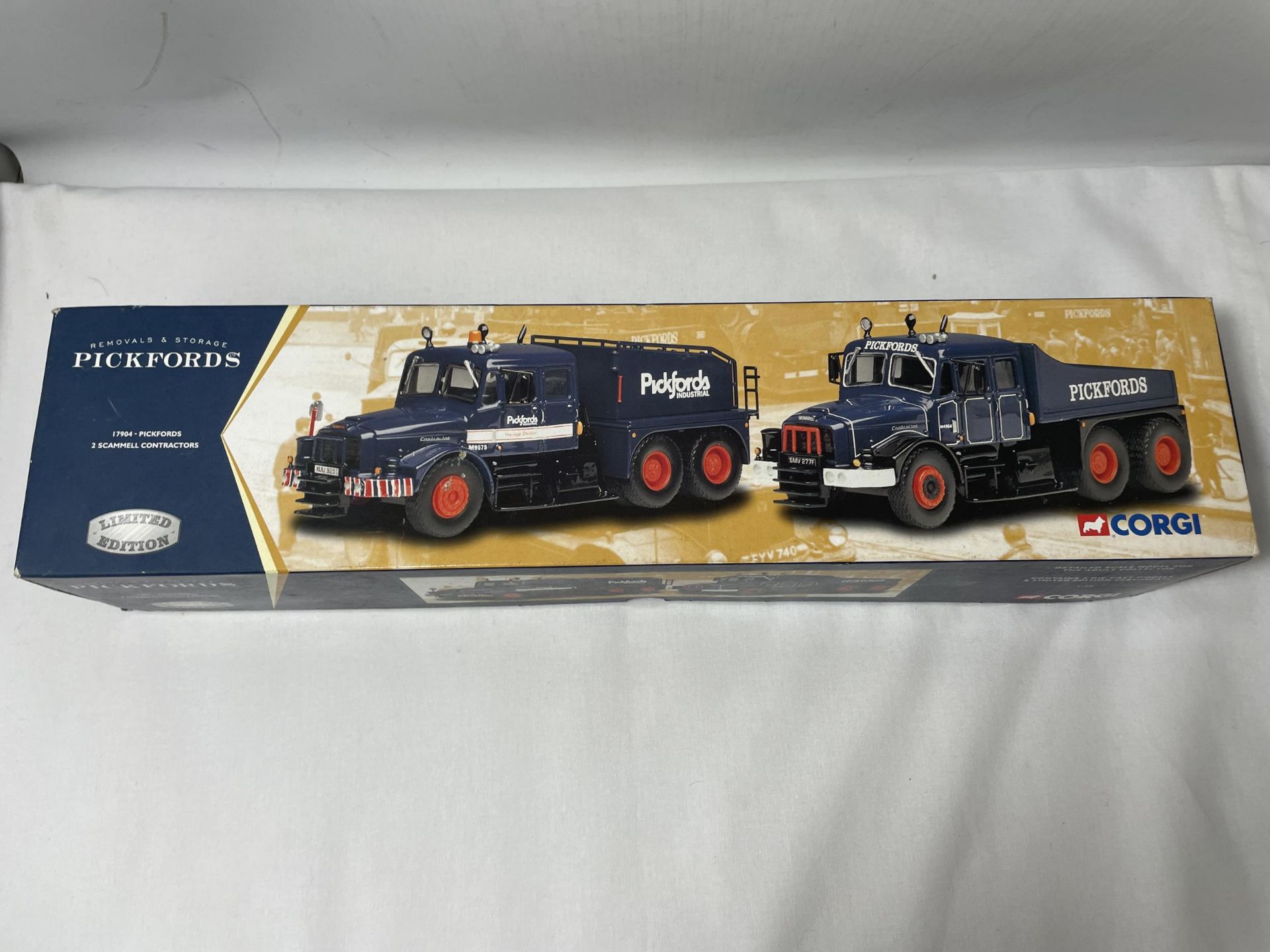 A BOXED CORGI LIMITED EDITION, 1/50 SCALE, TWO SCAMMELL CONTRACTORS - PICKFORDS