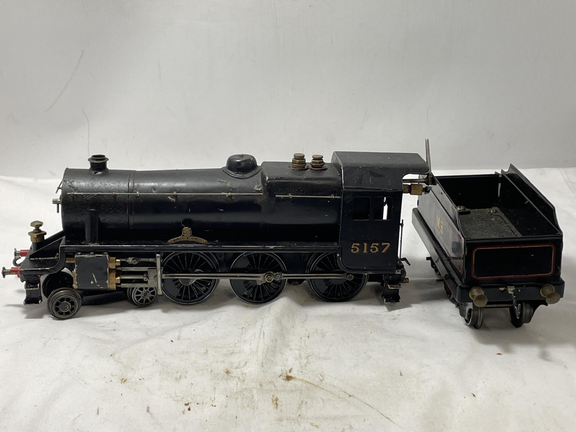 A SCRATCH BUILT LIVE STEAM 30 MM GAUGE 4-6-0 MODEL RAILWAY LOCOMOTIVE AND TENDER NUMBER 5157 IN - Image 6 of 6