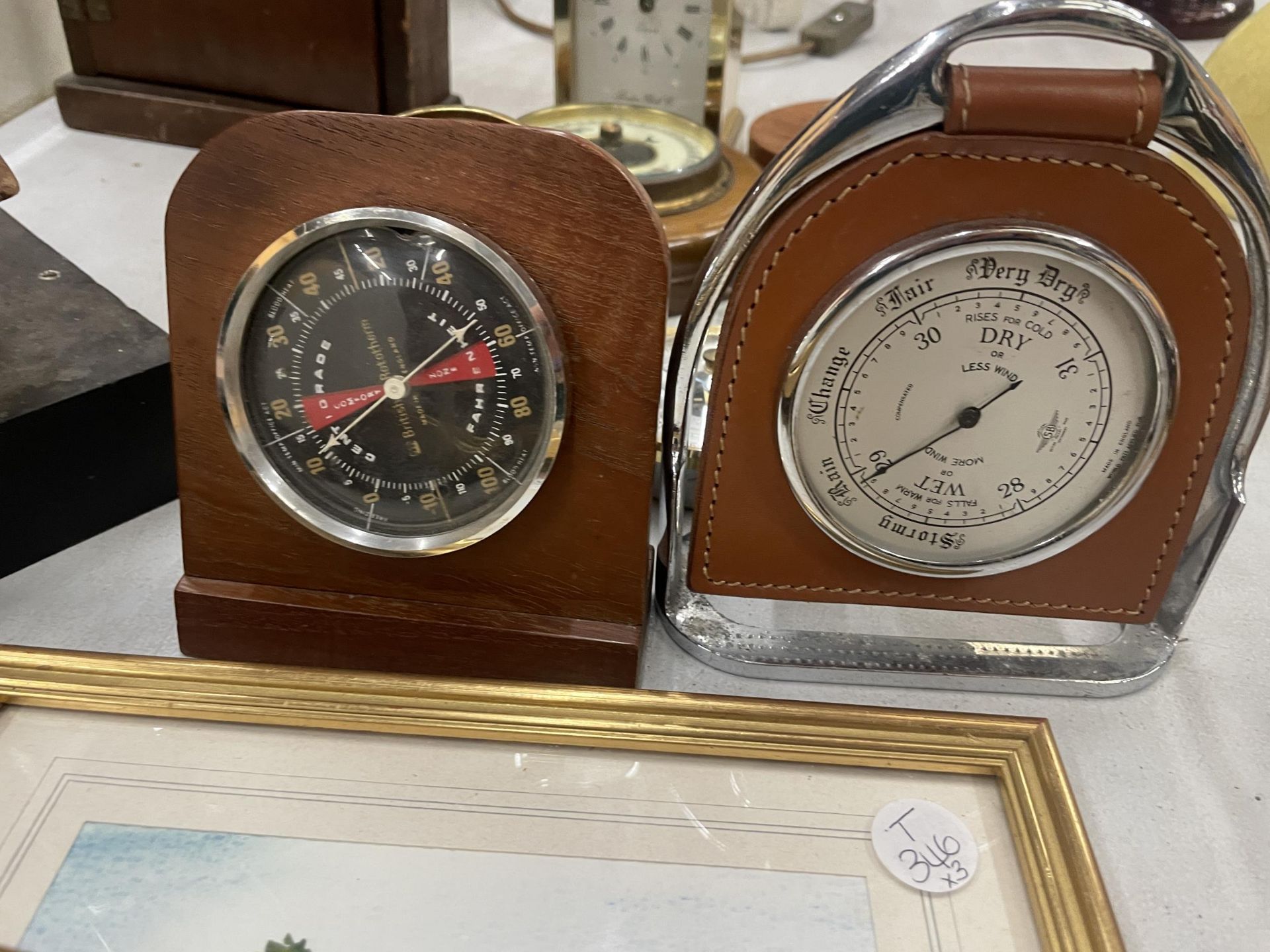 A COLLECTION OF SMALL BAROMETERS PLUS A BRASS CARRIAGE CLOCK - Image 2 of 4