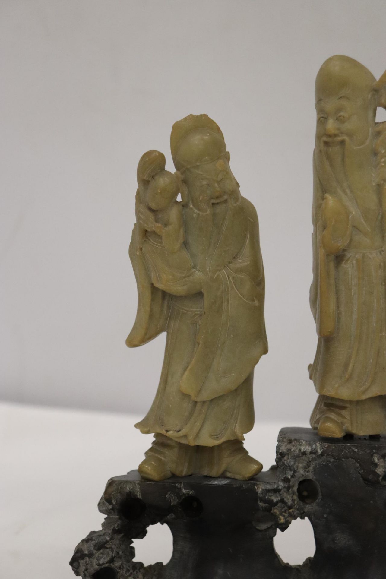 AN ORIENTAL CARVING OF THREE ELDERS ON A PLINTH, HEIGHT 21CM, WIDTH 22CM - Image 3 of 8