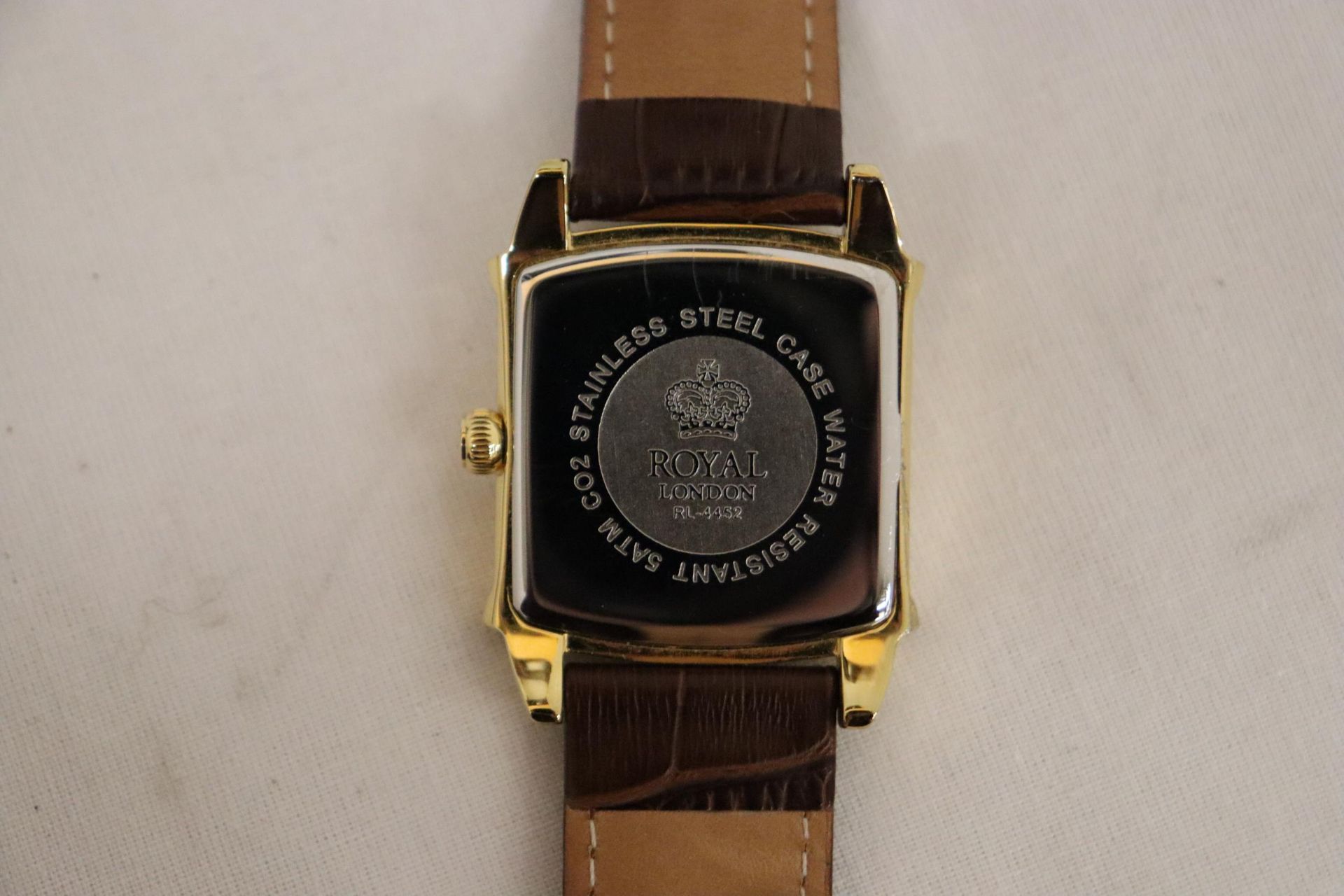 A 'ROYAL LONDON' BOXED WRISTWATCH, WORKING AT TIME OF CATALOGUE, NO WARRANTY GIVEN - Image 5 of 7