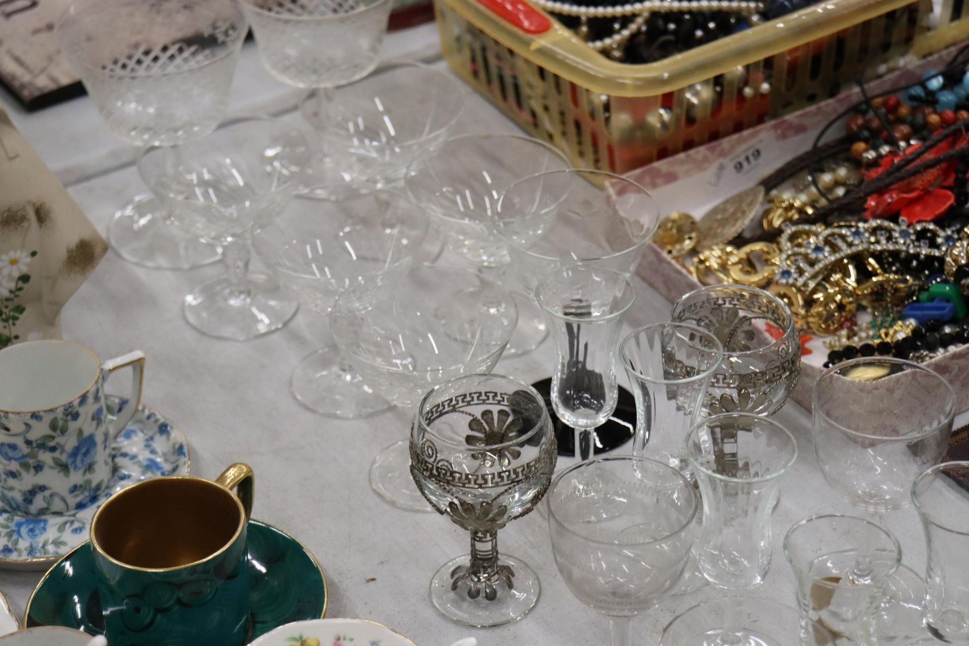A QUANTITY OF GLASSES TO INCLUDE SHERRY, SHOT GLASSES, ETC - Image 6 of 10
