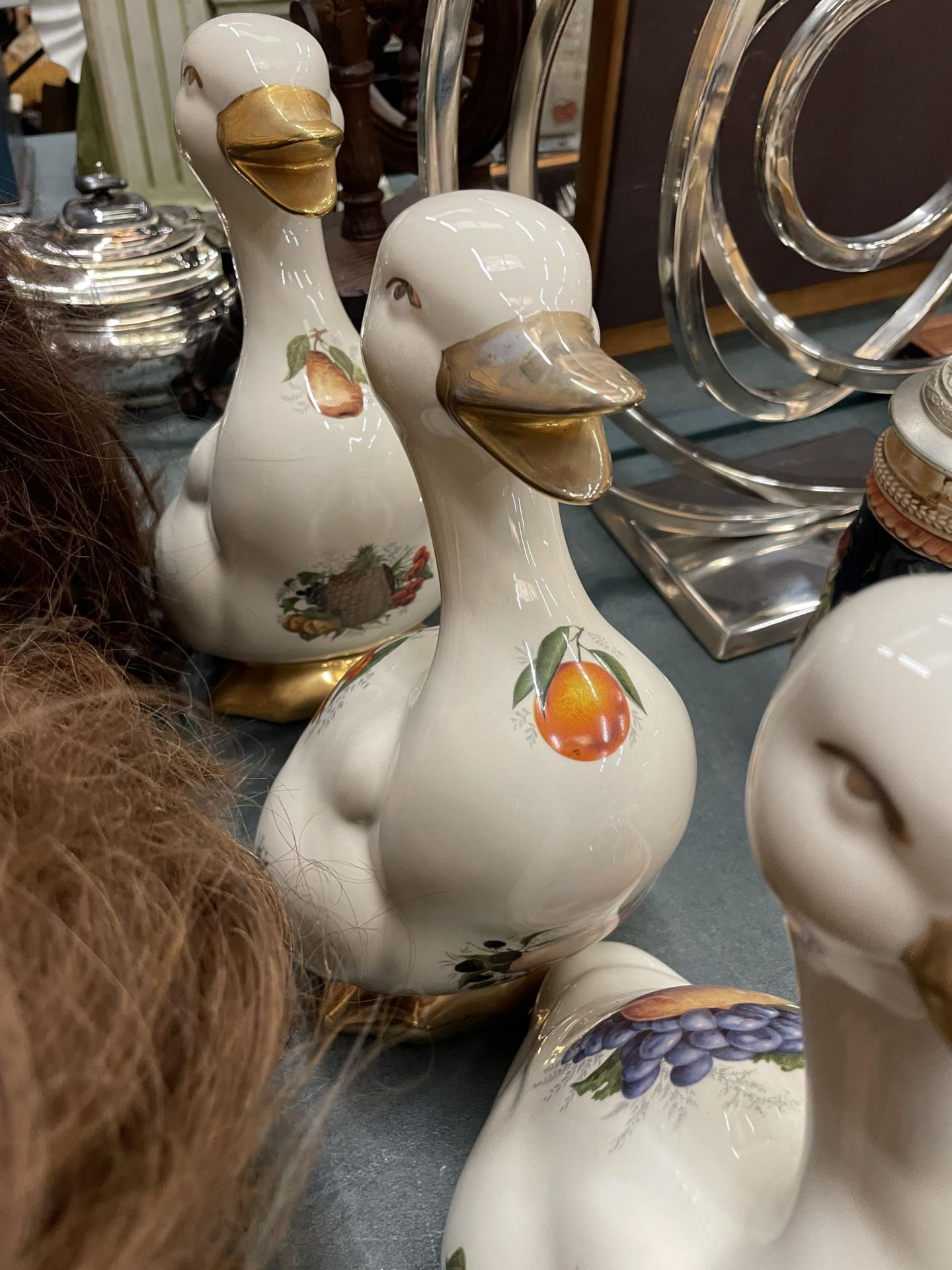 THREE VINTAGE STAFFORDSHIRE 'FRUIT' DUCKS, HEIGHT APPROX 27CM - Image 3 of 5