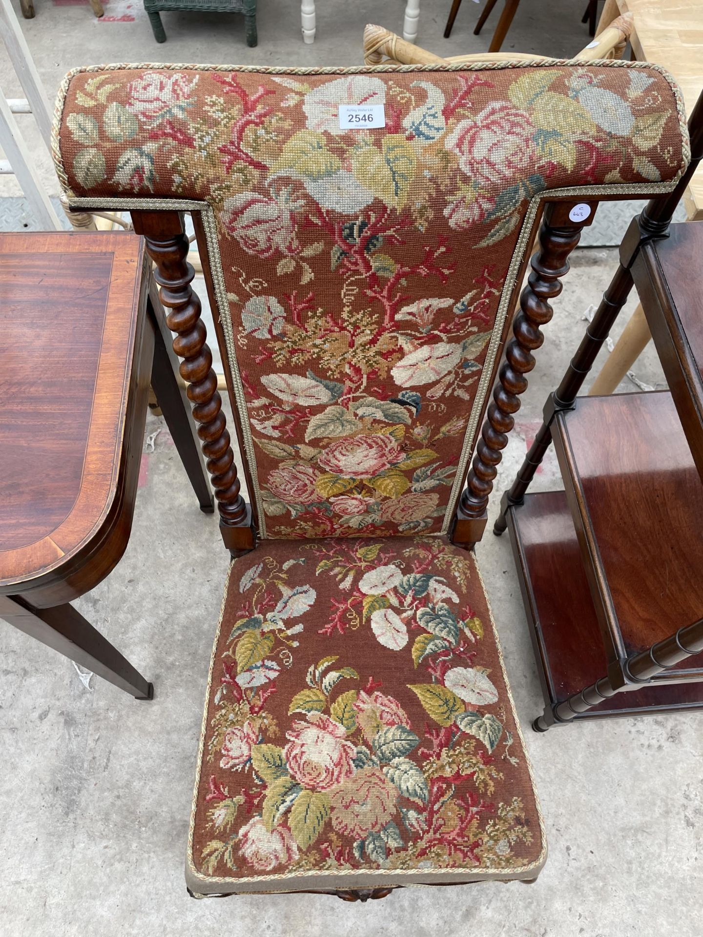 A VICTORIAN MAHOGANY PRIE DEU CHAIR WITH BARLEY TWIST UPRIGHTS AND WOOLWORK SEAT AND BACKS - Image 5 of 5