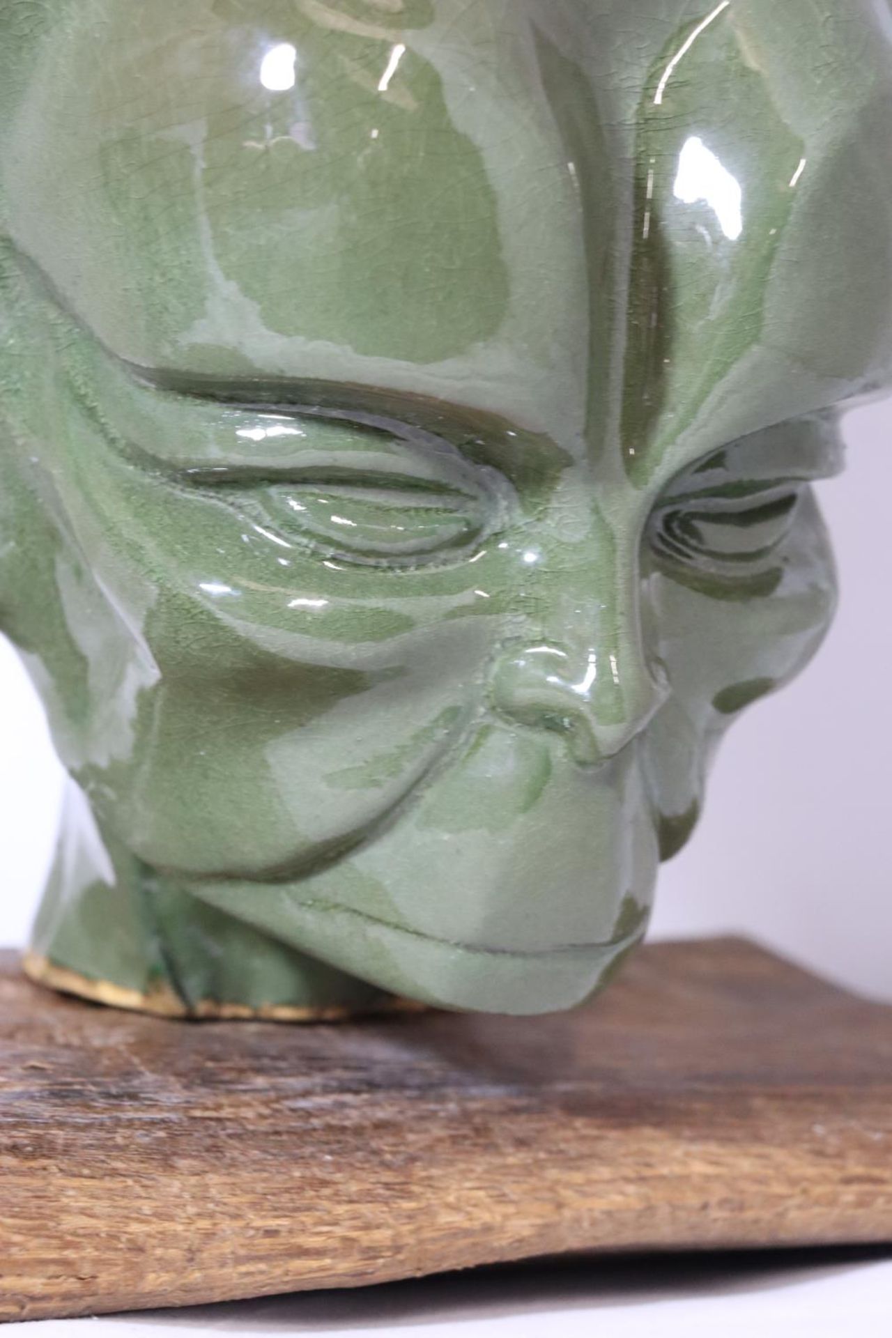 A FRANK HAMPSON INSPIRED MEKON CERAMIC HEAD. THE MEKON WAS DAN DARE AND EAGLE COMICS ARCH ENEMY. THE - Bild 6 aus 8