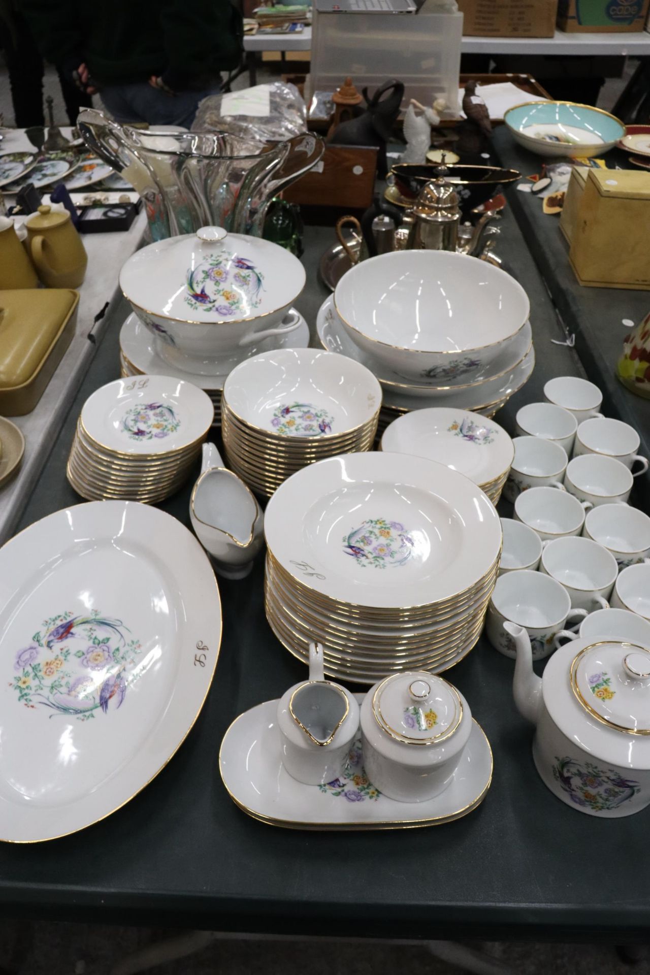 A LARGE LIMOGES DINNER SERVICE WITH BIRDS OF PARADISE DESIGN TO INCLUDE, VARIOUS SIZES OF PLATES,