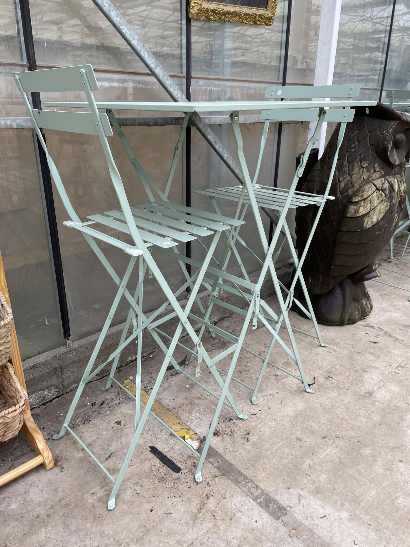 A TALL METAL FOLDING PATIO TABLE AND TWO FOLDING STOOLS - Image 2 of 3