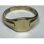 A 9 CARAT GOLD SIGNET RING SIZE N/O GROSS WEIGHT 2.32 GRAMS