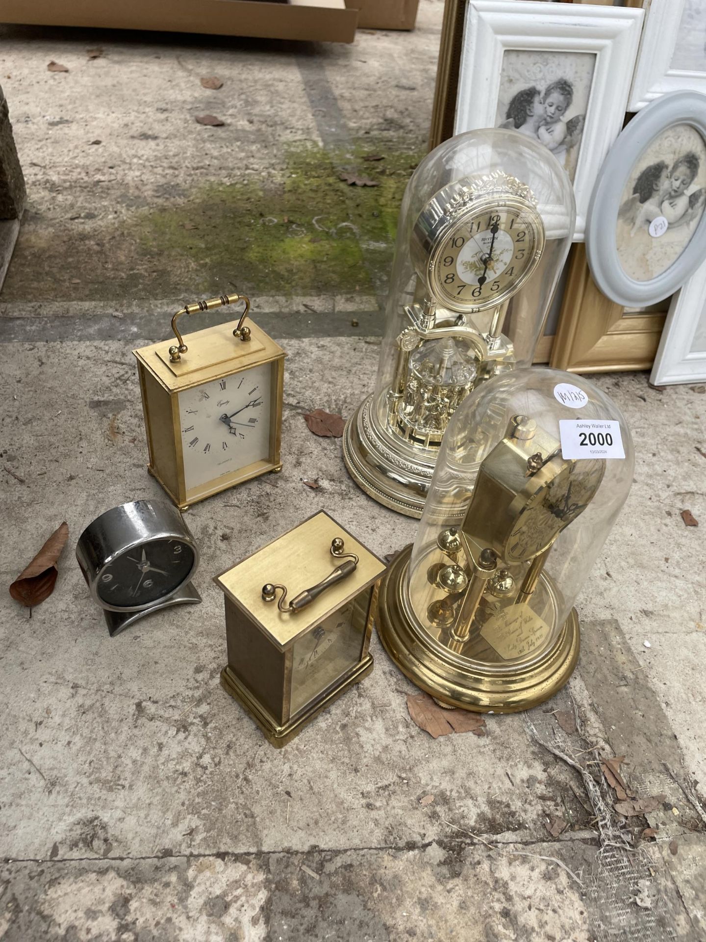 FIVE VARIOUS CLOCKS TO INCLUDE TWO ANNIVERSARY CLOCKS AND TWO MANTLE CARRIAGE CLOCKS ETC
